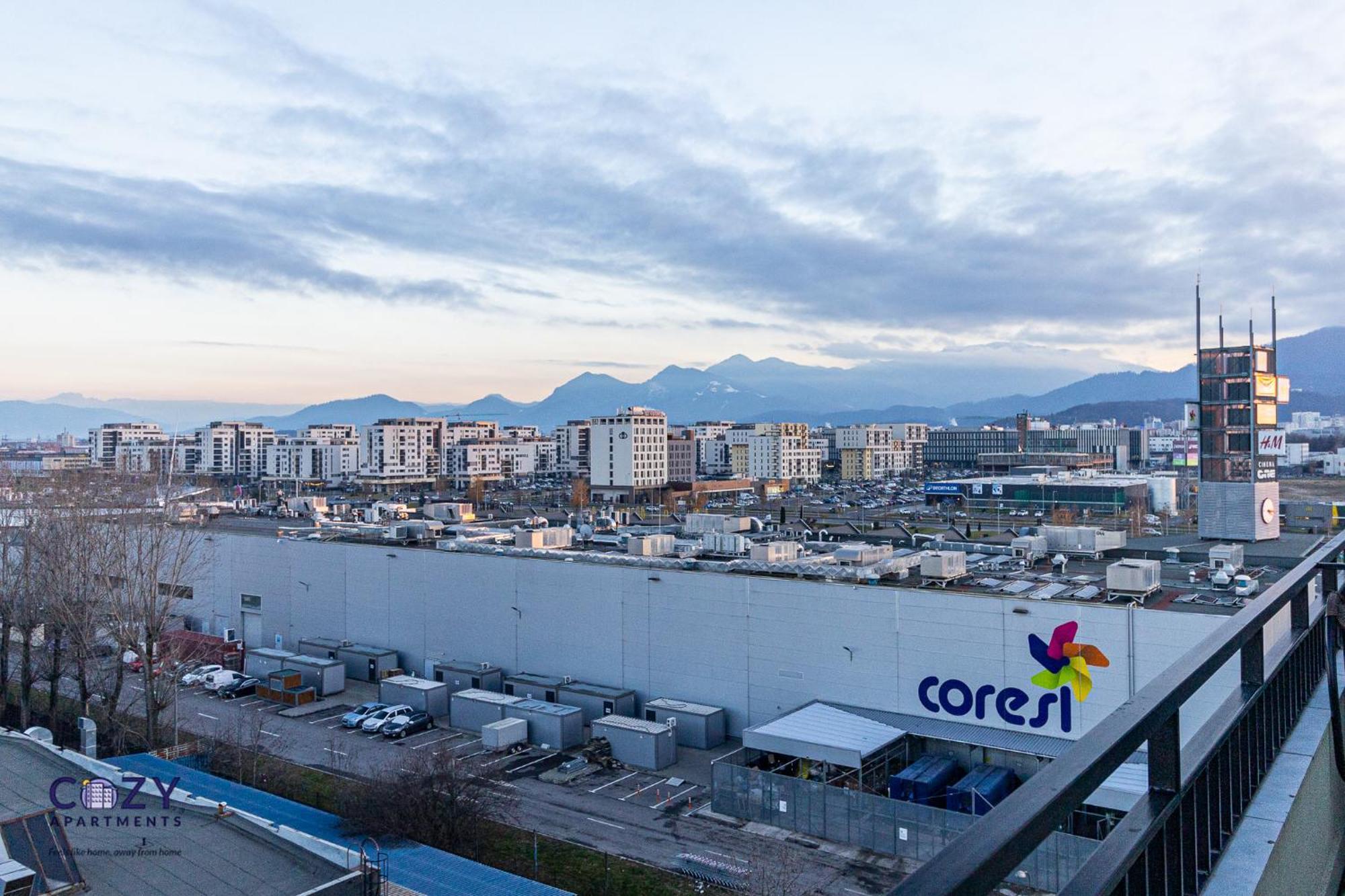 Luxury Residences & Suites In Central Brasov At Coresi Mall Exterior foto